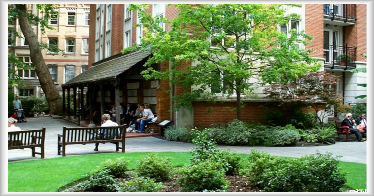 Postman’s Park en tête des monuments méconnus de Londres selon un vote des Londoniens
