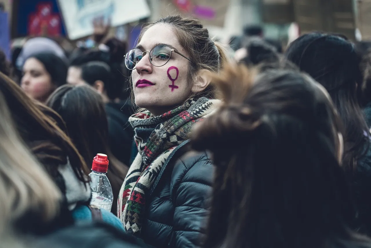 Projet de loi Riposte : une nouvelle offensive contre les libertés des jeunes selon Libération