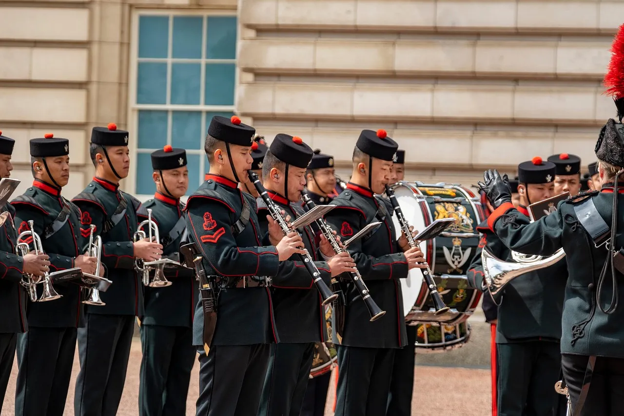 Quand les nazis s'invitent à Buckingham Palace : une version alternative de Lavie Tidhar