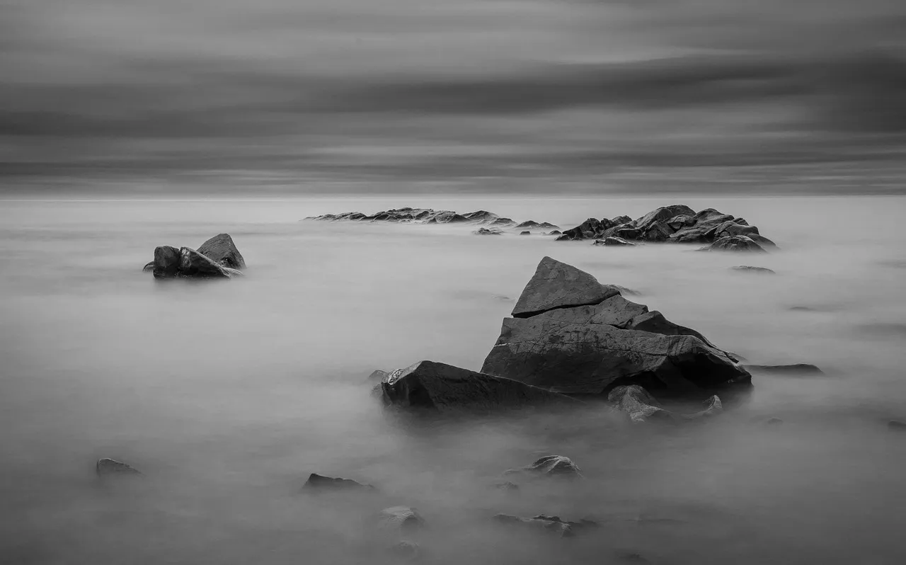 Quand un trou noir exotique s'en prend à une étoile étonnamment petite mais massive