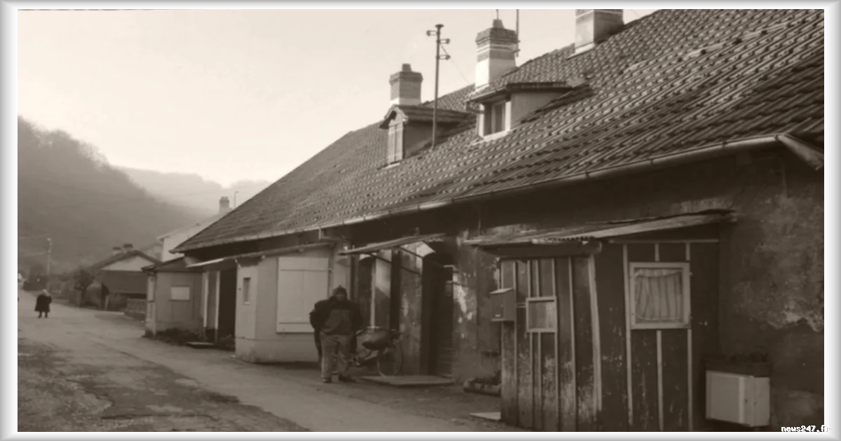 Retour sur l'ouvrage 'Mémoires de l'enclave' de Jean-Paul Goux sur la vie ouvrière à Montbéliard dans les années 1980