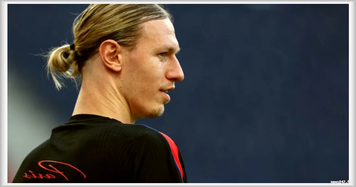 Safonov, le portier russe du PSG, se montre imperturbable et ambitieux pour la saison à venir