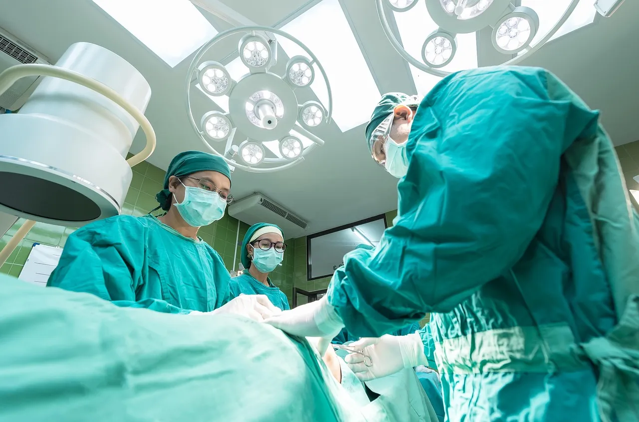 Salariés de la Fondation Œuvre Croix Saint-Simon en colère : 65 structures médico-sociales parisiennes menacées