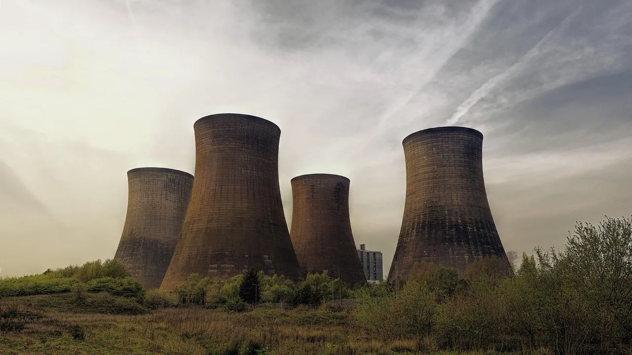 Sécheresse en Hongrie : la centrale nucléaire à l'arrêt, le pays mise sur la sobriété électrique