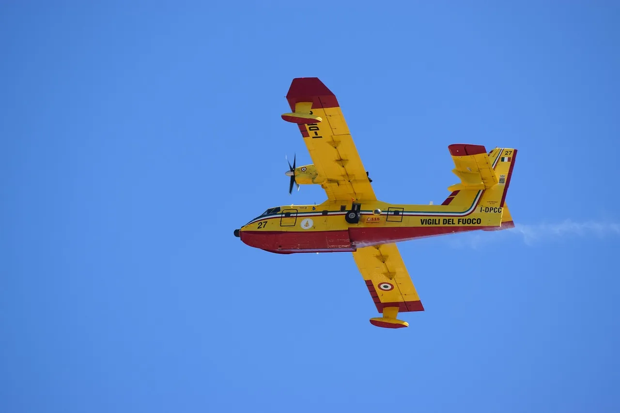 Sécurité civile : seulement 5 à 8 Canadair opérationnels sur 12, selon Libération