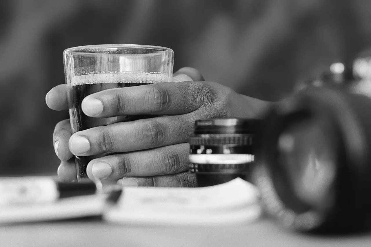 Sédentarité et cancer : de courtes pauses actives réduisent significativement les risques