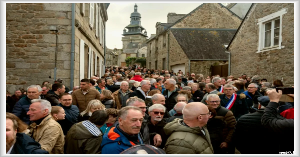 Soutien massif dans les Côtes-d’Armor suite à la démission du maire de Moncontour après des actes de vandalisme