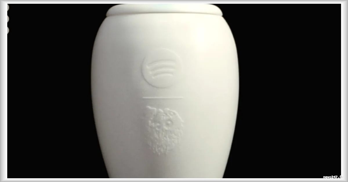 Spotify s'associe à Liquid Death pour lancer une enceinte Bluetooth en forme d'urne funéraire