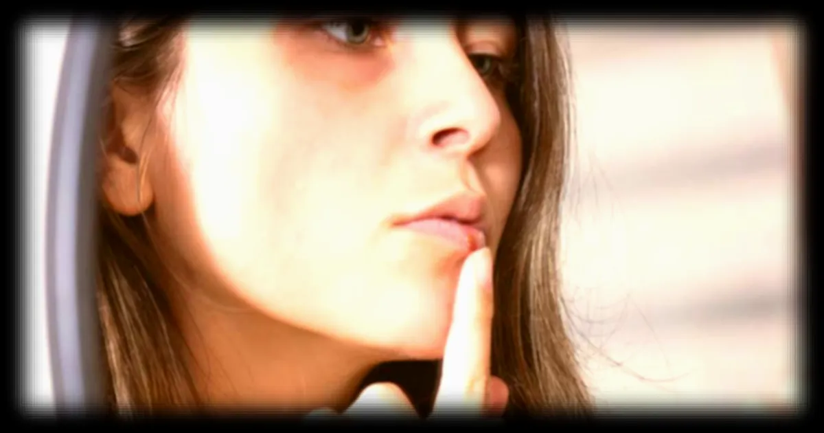 90 % des adultes portent le virus HSV-1 : les déclencheurs des boutons de fièvre décryptés