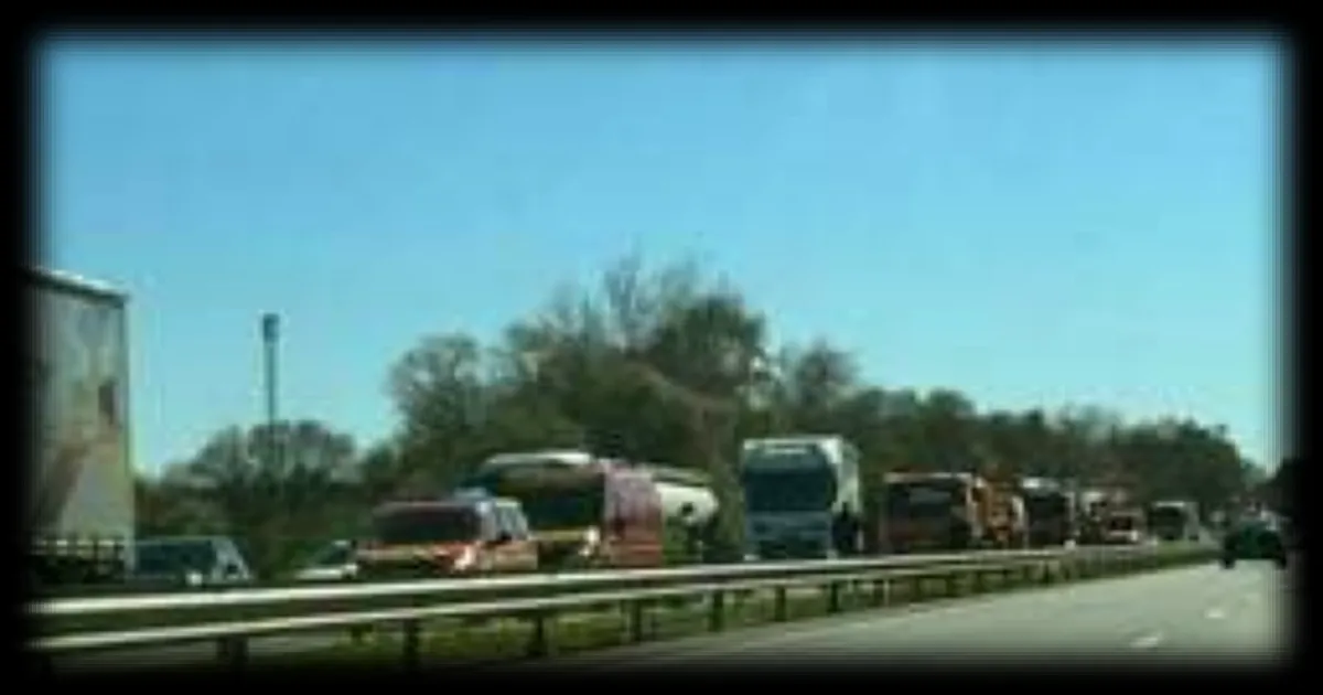 Accident en Bretagne : voiture s'encastre dans un poids lourd, conductrice héliportée en arrêt cardiaque