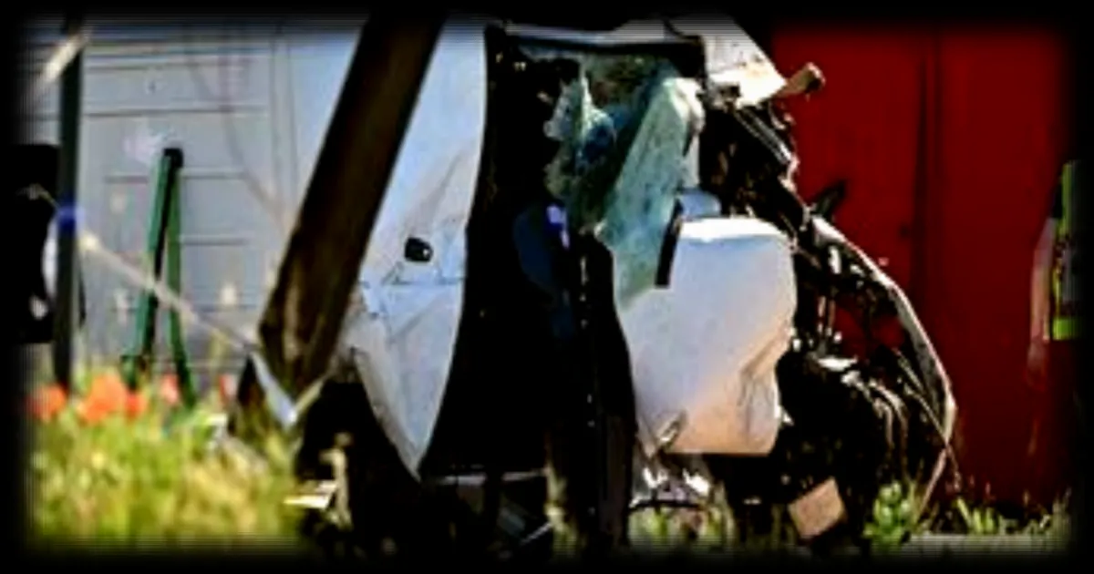 Accident mortel à Buggenhout : un minibus scolaire percuté par un train en Belgique, quatre morts