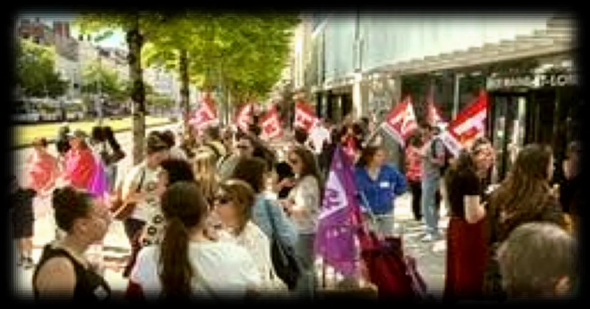 Agents du Village-Saint-Exupéry en grève illimitée à Avrillé pour plus de moyens