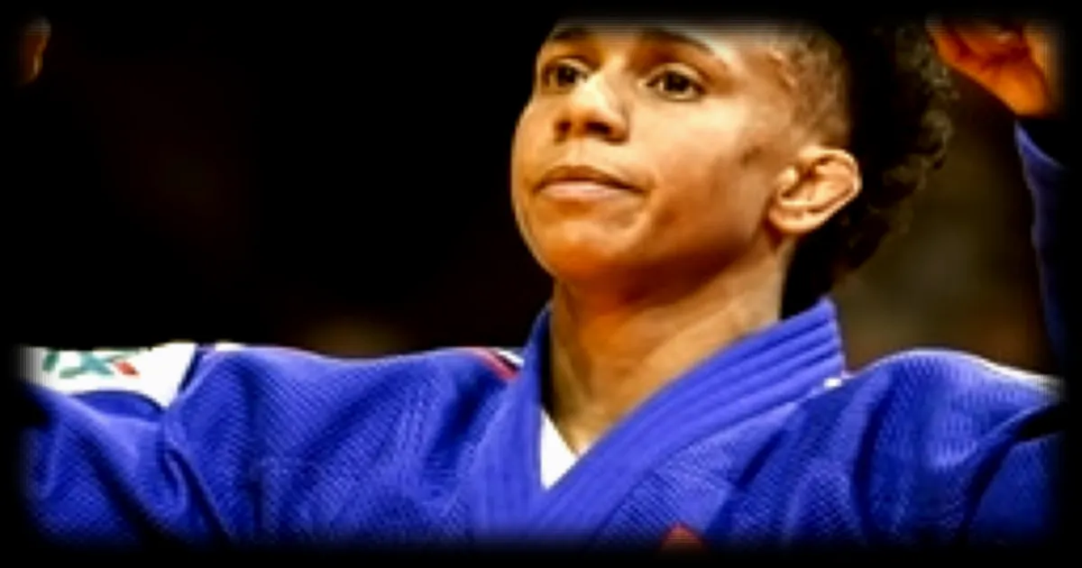 Amandine Buchard, championne olympique de judo, s'aligne au rugby à 7 à Pau pour le Supersevens