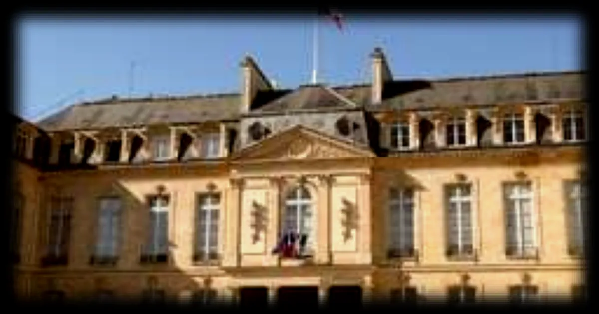 Ancien argentier de l'Élysée condamné à douze mois de bracelet électronique pour vol de porcelaine