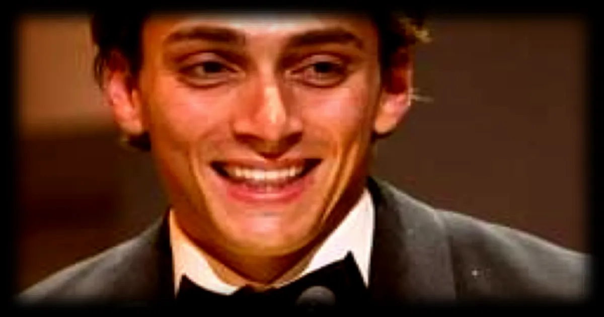 Armand Duplantis, recordman du monde du saut à la perche, présente sa première chanson à la télévision suédoise