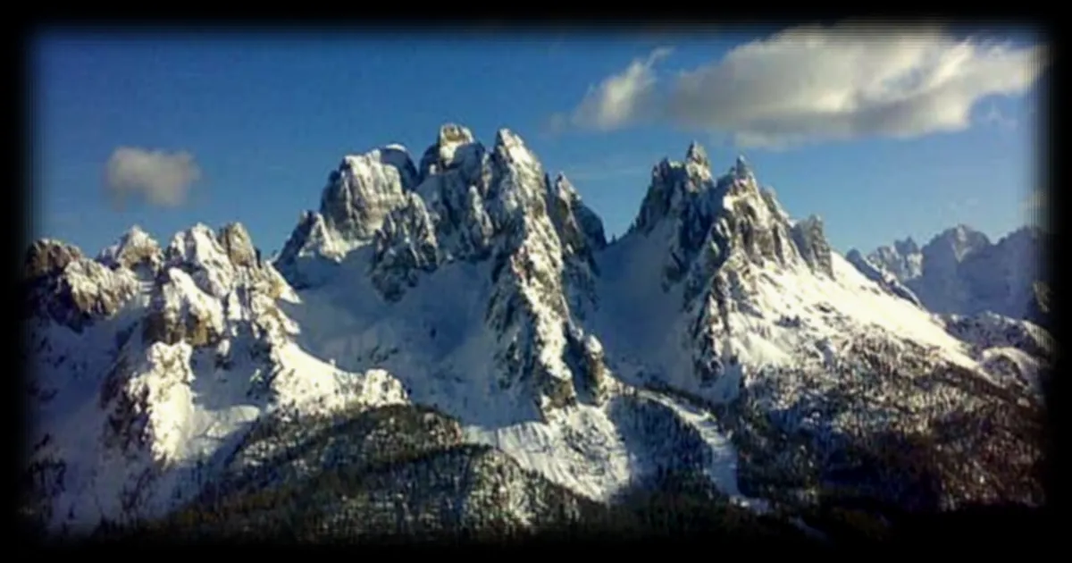 Avalanche dans les Dolomites italiennes : deux morts et cinq blessés parmi des randonneurs à ski
