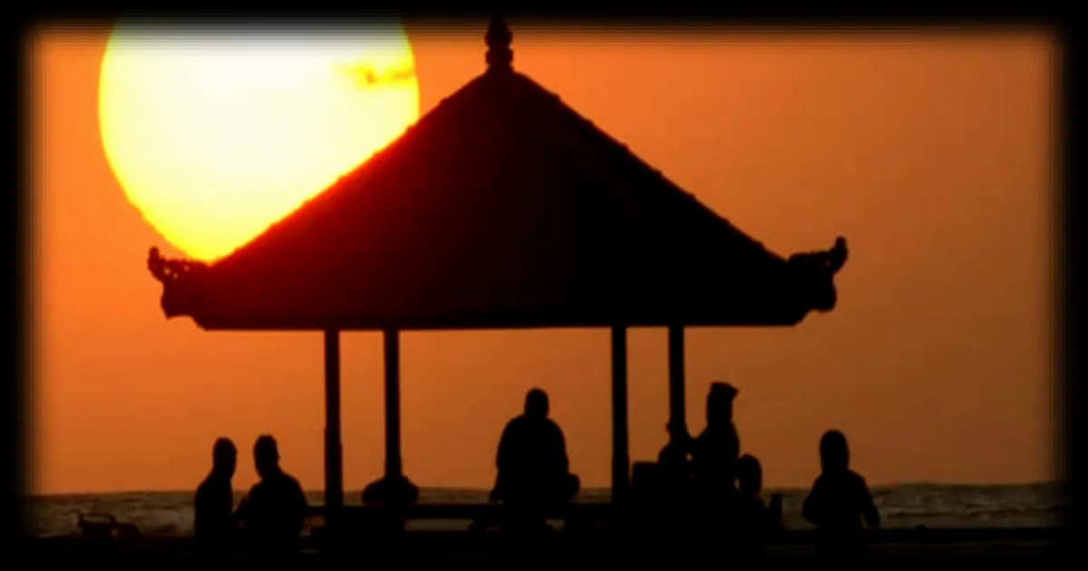 Bali submergée par les déchets : les habitants contraints de brûler leurs détritus