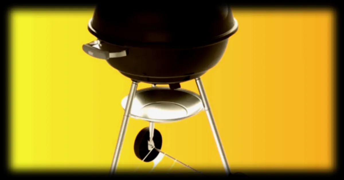 Barbecue à charbon Weber Compact Kettle à moins de 80 € : une offre à saisir avant l'été