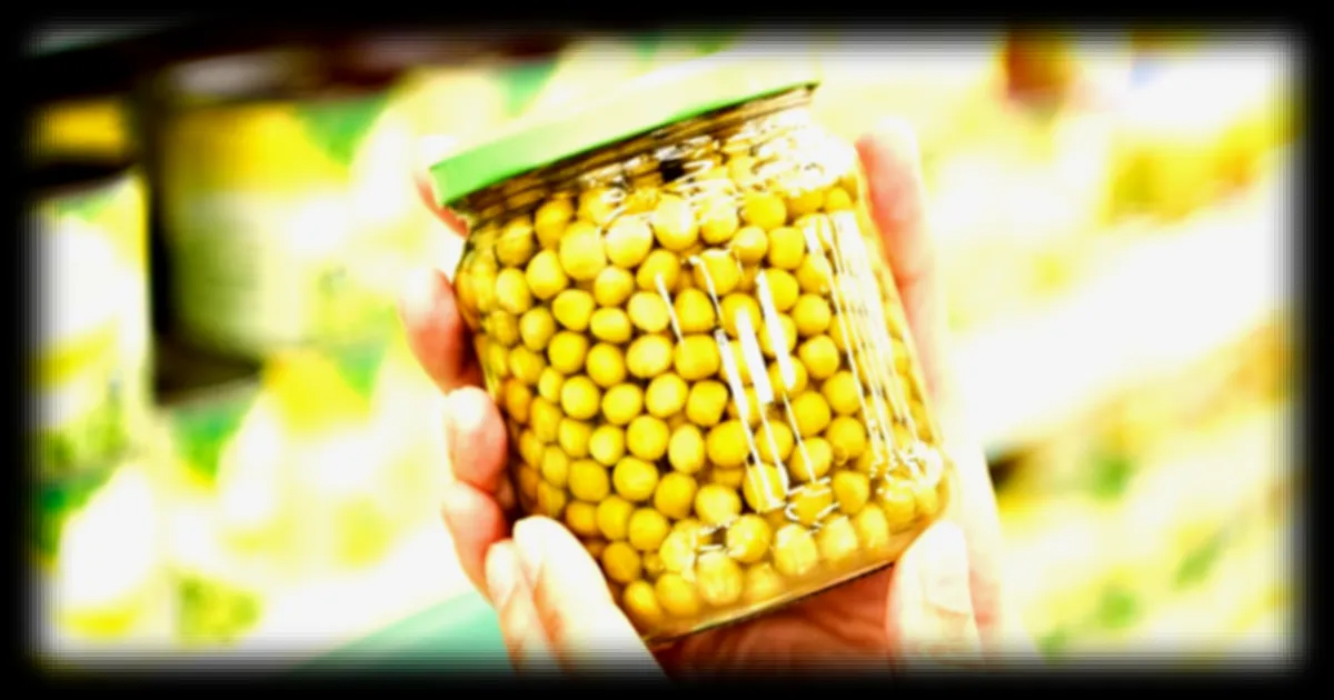 Bocal en verre ou conserve de légumes : une nutritionniste oppose santé, budget et écologie