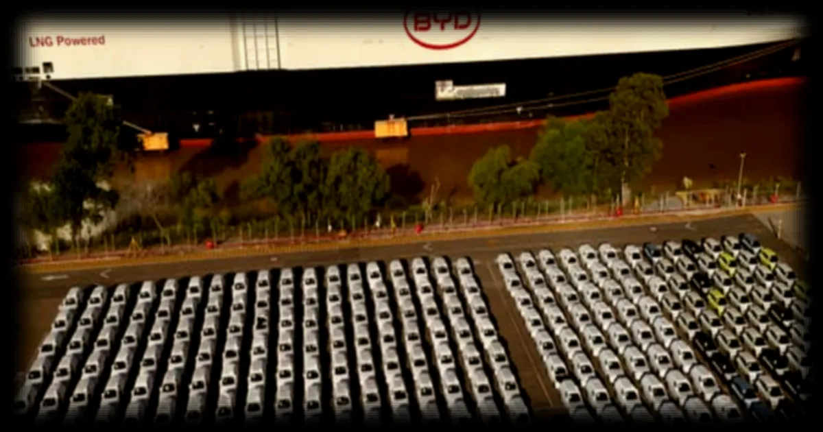 BYD visé par des accusations de travail forcé sur son chantier hongrois : la Commission européenne saisie