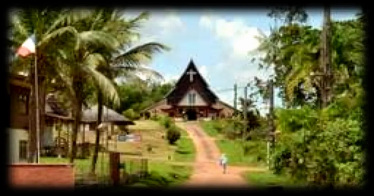 Cacao, le village guyanais fondé par les réfugiés Hmong, en lice pour devenir le Village préféré des Français 2026