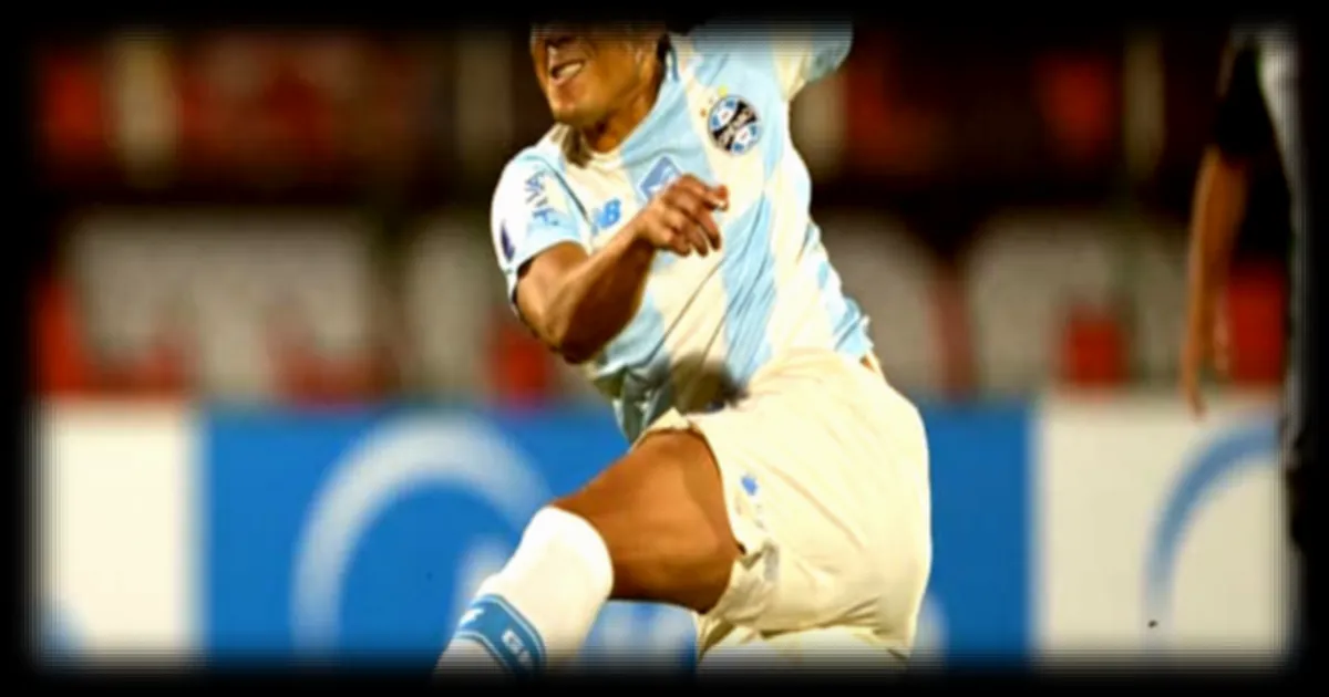 Carlos Vinicius vit une soirée cauchemardesque face à Palestino : triple penalty manqué et but annulé par le VAR