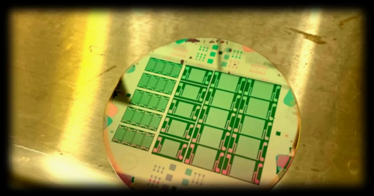 Casimir révolutionne l'électronique avec une puce auto-alimentée par le vide quantique