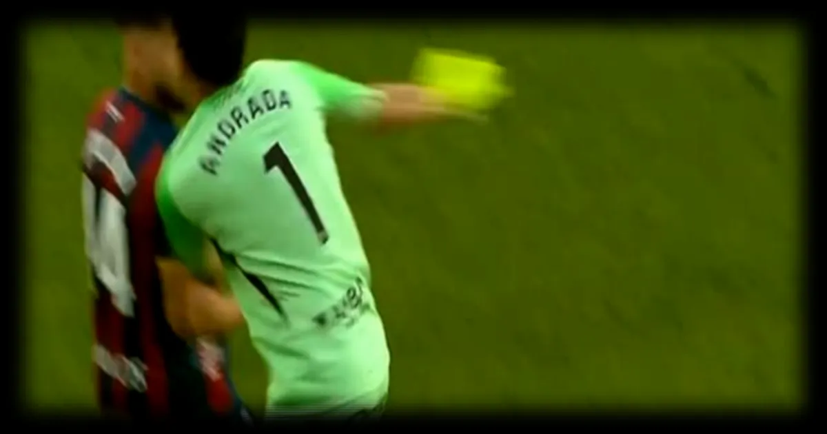 Chaos lors du derby aragonais : le gardien de Saragosse expulsé pour violence envers un joueur de Huesca