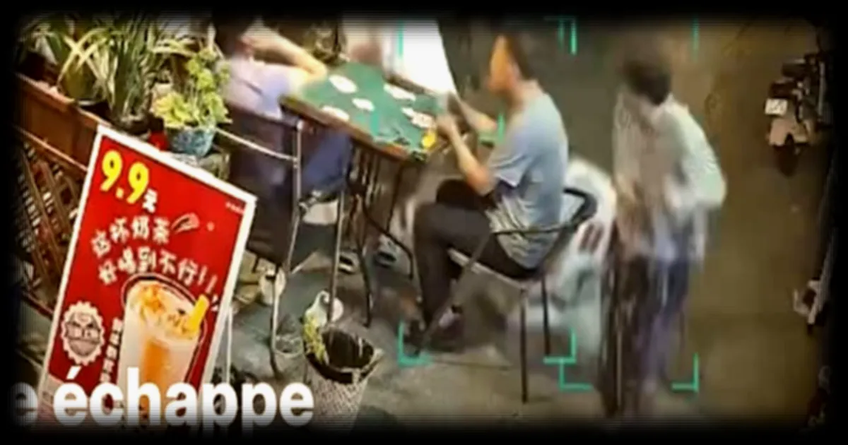 Chine : Un climatiseur en chute libre manque de s'écraser sur une femme