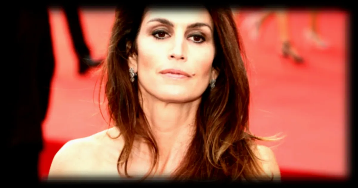 Cindy Crawford partage son rituel matinale pour rester en forme à 60 ans