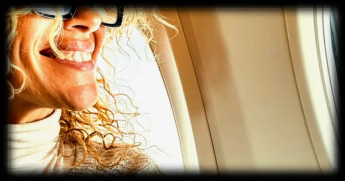 Comment bien choisir son siège dans l'avion pour préserver sa peau ? Les conseils d'une experte beauté