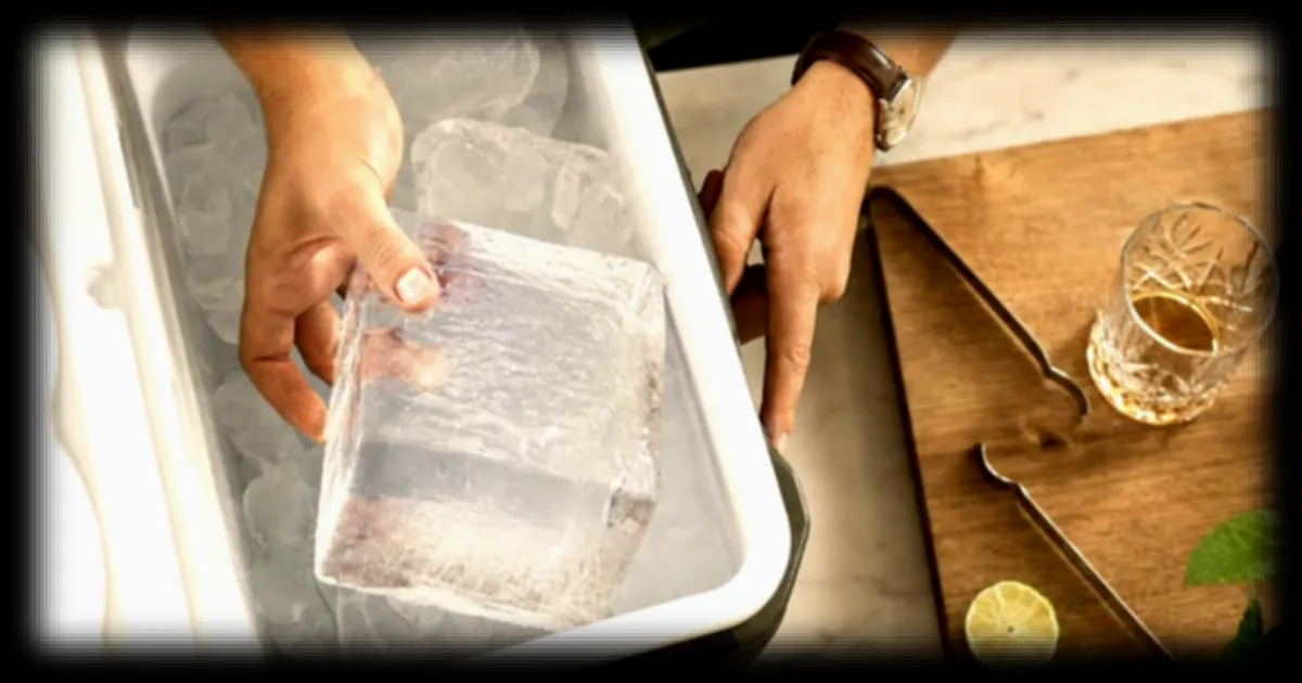Comment obtenir des glaçons transparents comme au bar ? La technique des barmans dévoilée