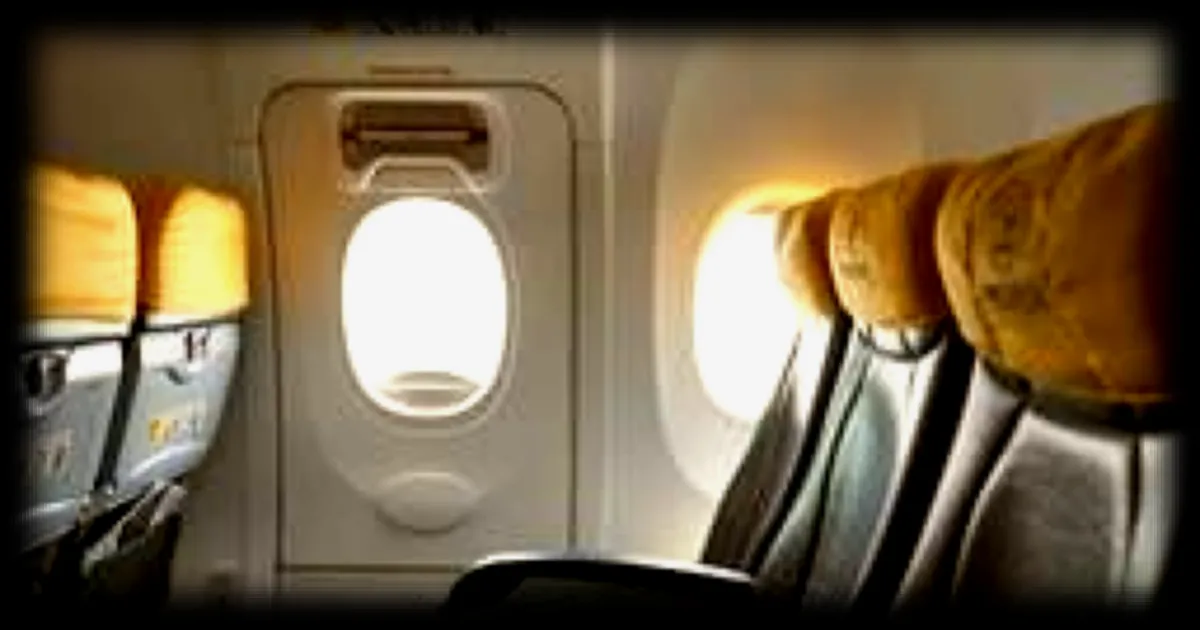 Comment sont vraiment choisis les passagers placés à côté des issues de secours dans un avion ?