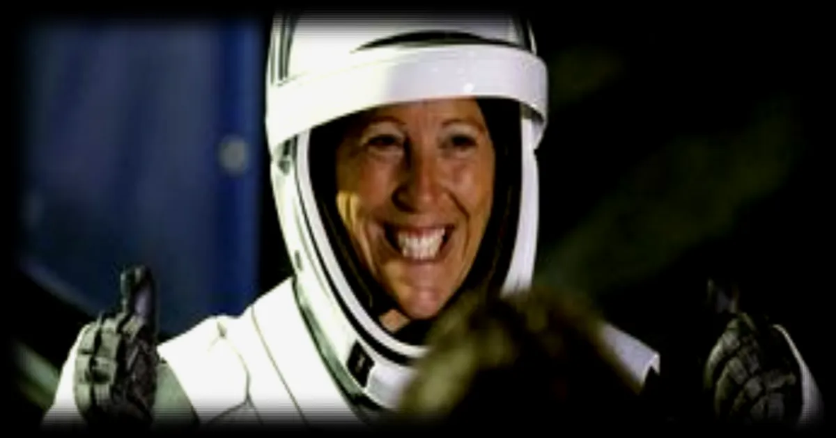 Comment Sophie Adenot peut encourager les jeunes filles a s'orienter vers les filieres scientifiques : le temoignage inspirant de l'astronaute francaise