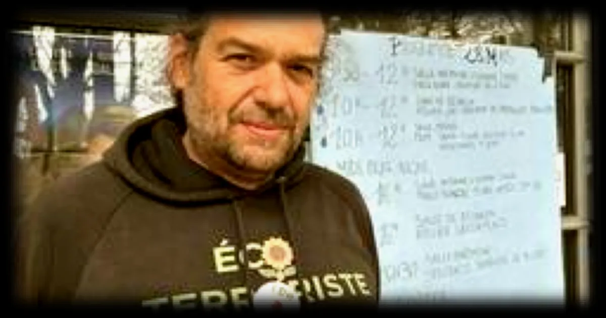 Commune de Melle : des anti-bassines manifestent face à la Coordination rurale