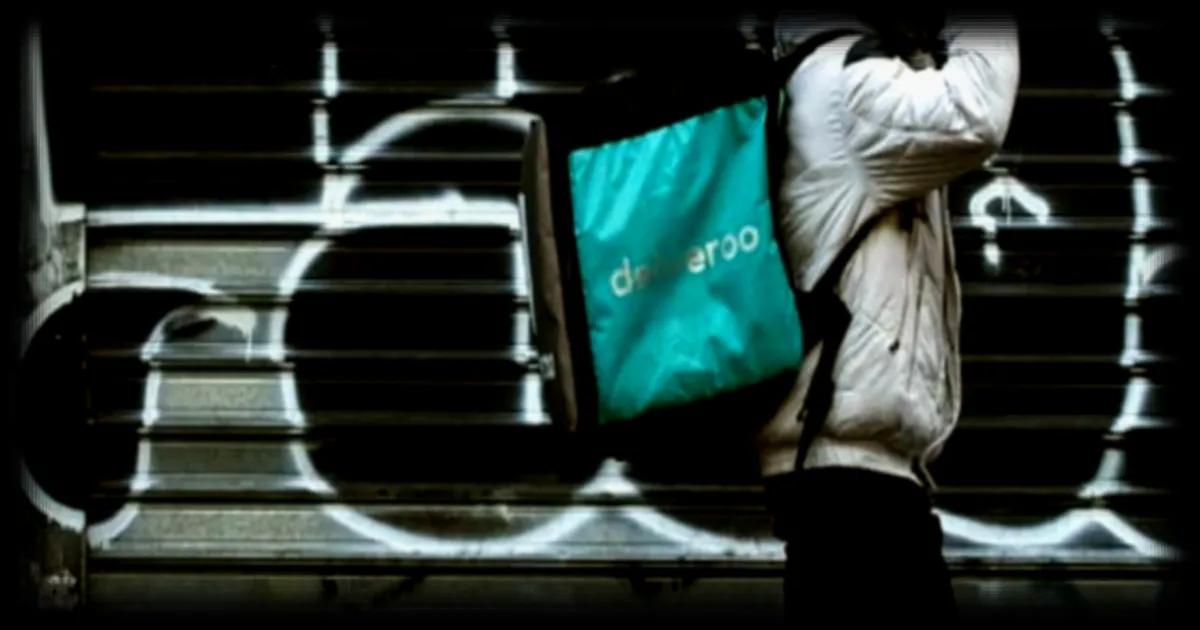 Condamnation d’un livreur Deliveroo à 18 mois de prison pour agression sexuelle à Paris