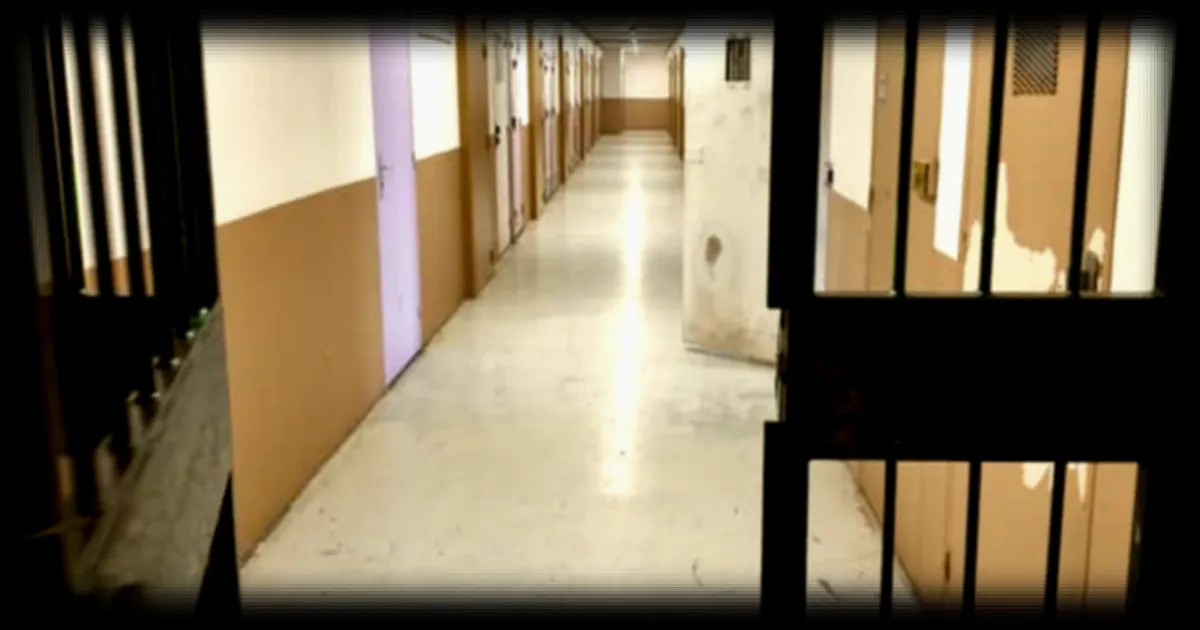 Conditions de détention à la prison de Nanterre : immersion dans un univers marqué par la surpopulation et la détresse