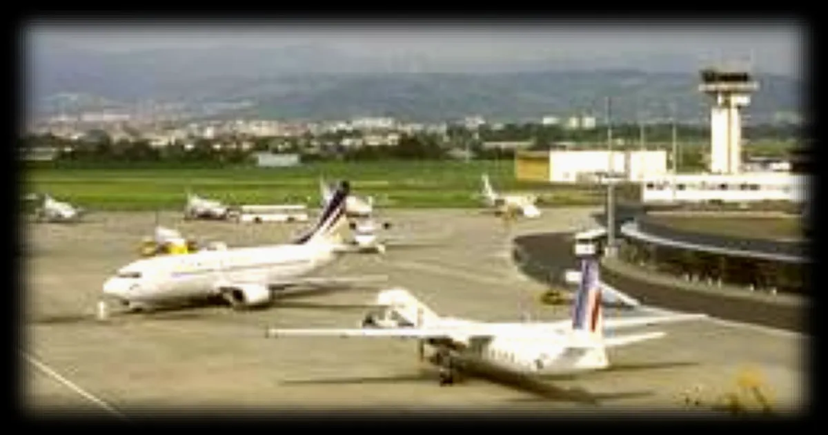 Crash d'un avion de voltige à Clermont-Auvergne : un pilote décédé et le trafic aérien perturbé