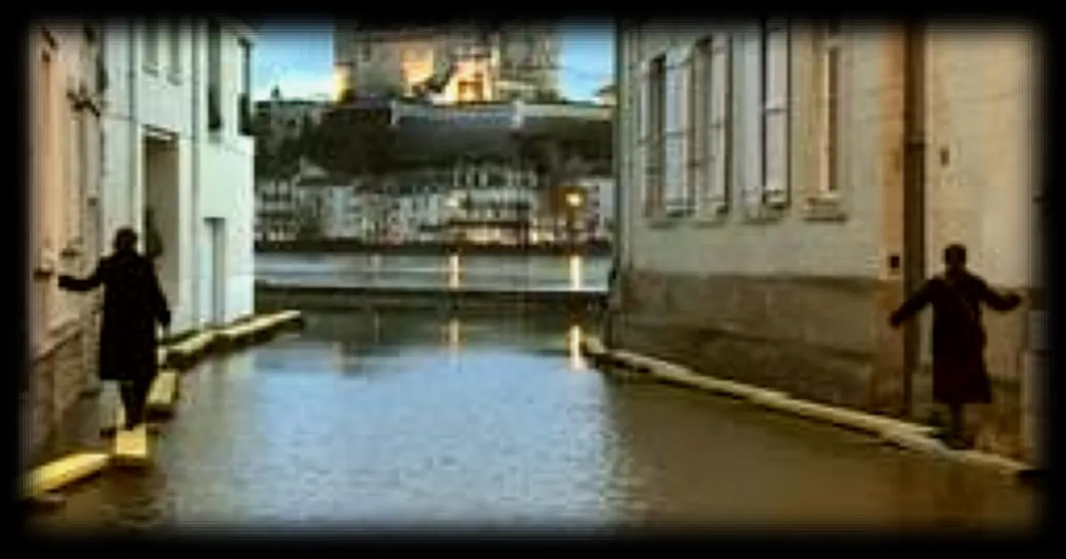 Crue de la Loire à Saumur : le pic atteint dans la nuit, la vigilance maintenue