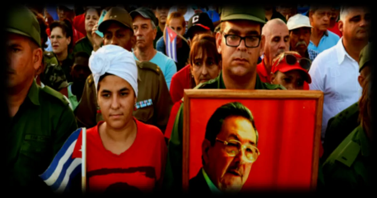 Cuba : des milliers de manifestants à La Havane en soutien à Raúl Castro