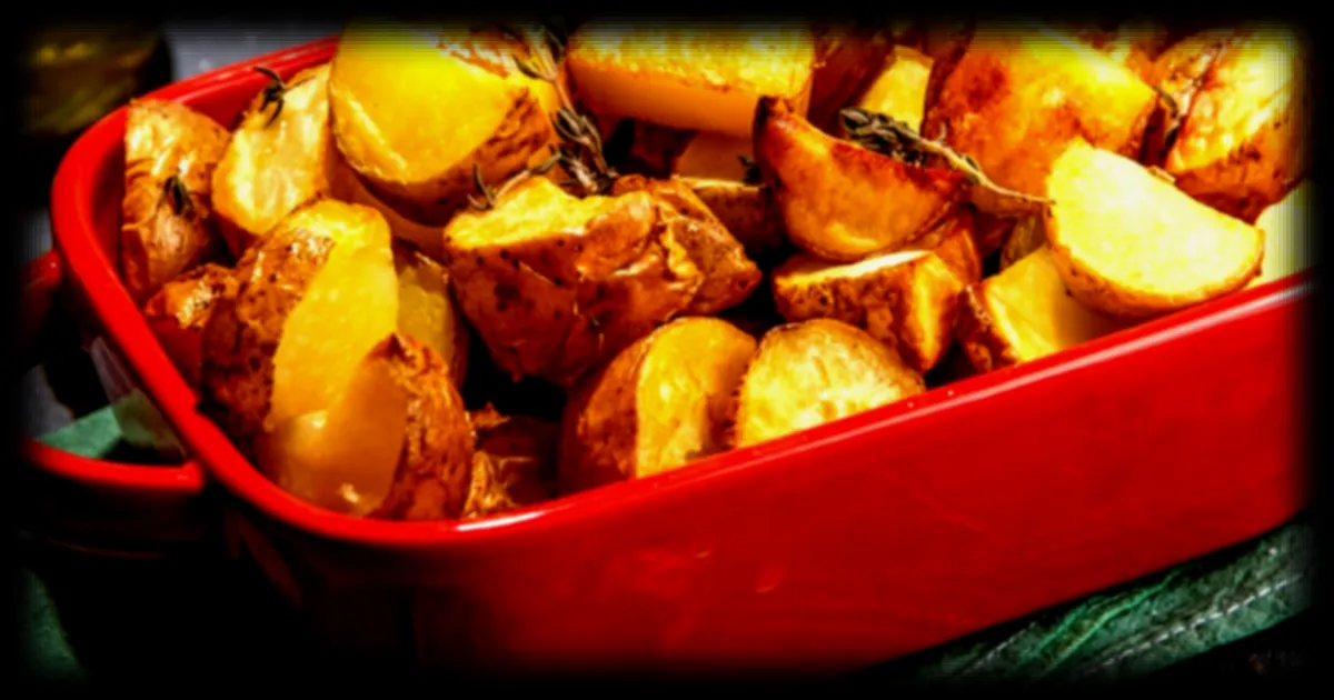Cuisson parfaite des pommes de terre au four : la température idéale et l’astuce pour une peau croustillante révélées par Top Santé