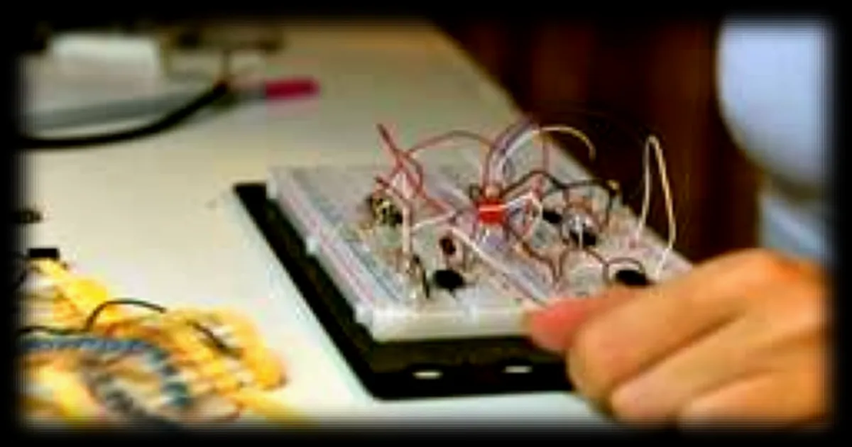 Cyberdecks : quand les jeunes femmes s’approprient l’informatique par l’artisanat et le détournement technologique