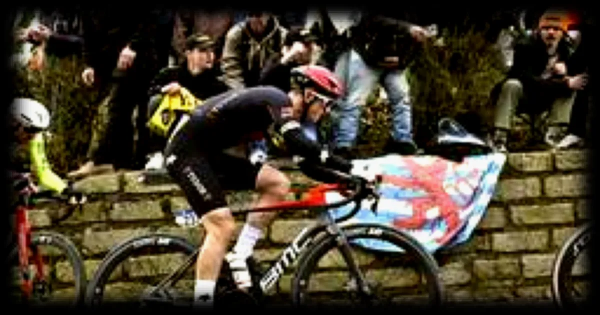 Cyclisme : Rick Pluimers victime d'une grosse chute lors du Circuit Het Nieuwsblad