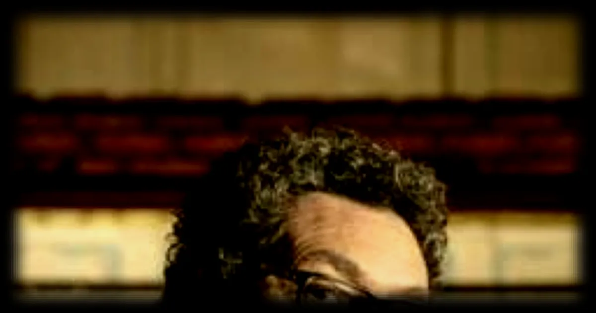 David Foenkinos explore l’équilibre entre humour et mélancolie dans son nouveau roman « Je suis drôle »