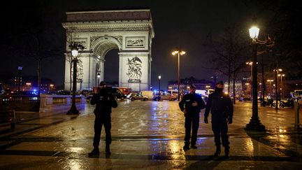Décès de l'assaillant ayant attaqué des gendarmes près de l'Arc de Triomphe