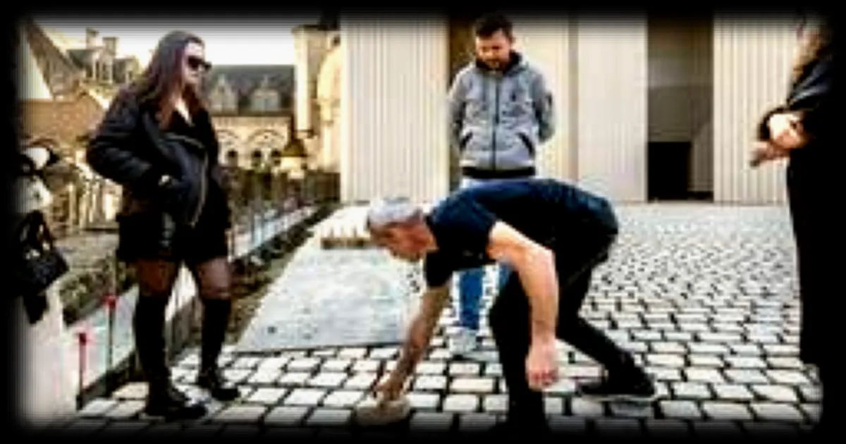 Décès d’un ouvrier d’Angers : 50 000 pavés posés en hommage à un chantier inachevé