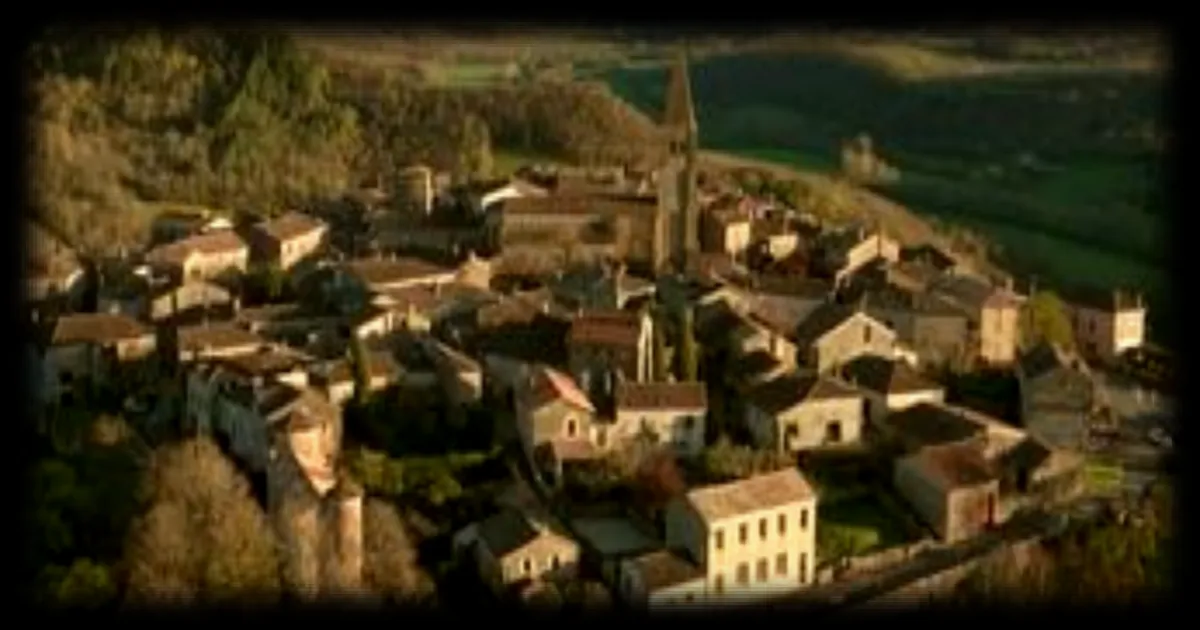 Découverte de Puycelsi, un village médiéval plein de charme dans le Tarn