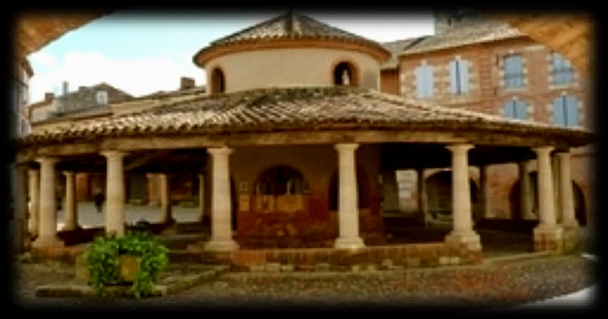 Découvrez Auvillar, un village classé « Plus beau village de France » au bord de la Garonne