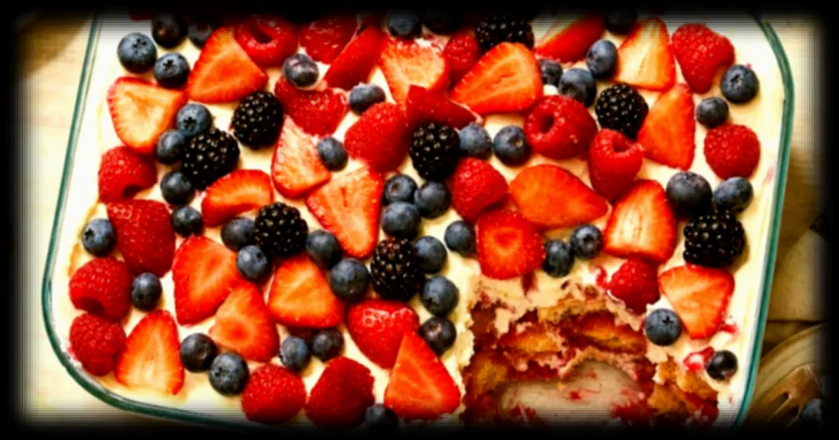 Découvrez comment réaliser un tiramisu aux fruits sans café pour des biscuits à la cuillère gourmands