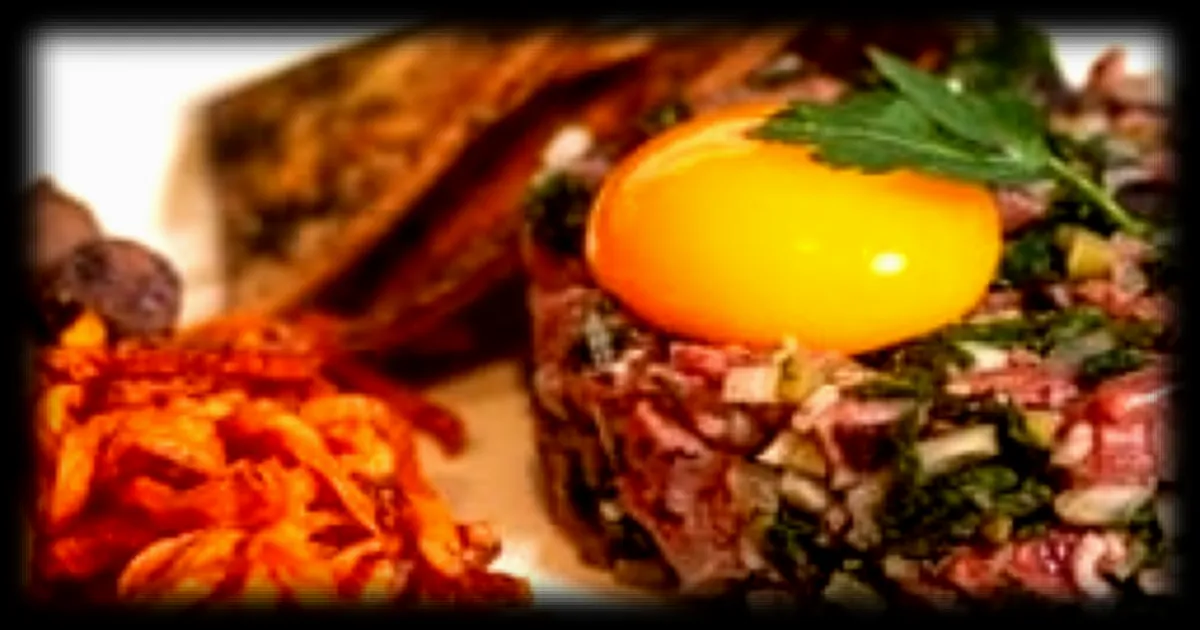Découvrez la recette originale du tartare de bœuf et algues bretonnes proposée par les élèves du lycée hôtelier Yvon Bourges de Dinard